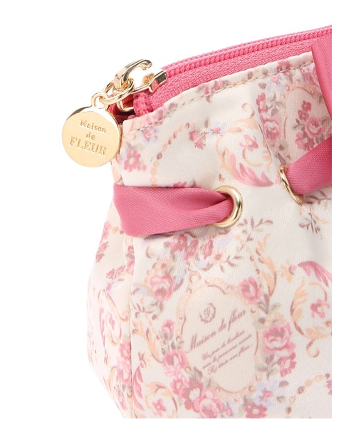 Maison de FLEUR（メゾンドフルール）の「・サテン花柄プリントポーチ