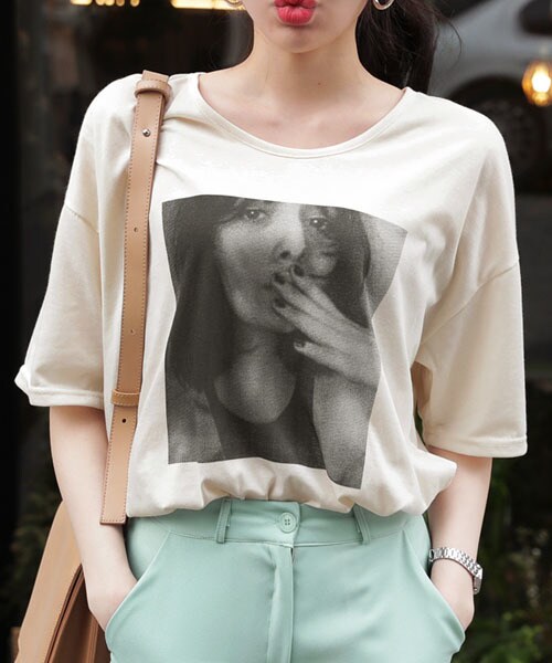 DHOLIC（ディーホリック）の「ハーフスリーブプリントTシャツ（Tシャツ/カットソー・レディース・ホワイト/ベージュ/ブラック/グレー・FREE）」の4枚目の写真