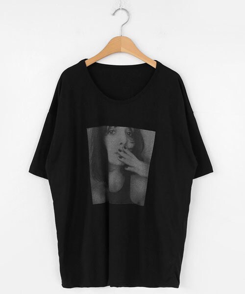 DHOLIC（ディーホリック）の「ハーフスリーブプリントTシャツ（Tシャツ/カットソー・レディース・ホワイト/ベージュ/ブラック/グレー・FREE）」の2枚目の写真