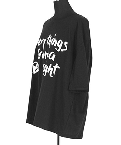 Tiffee SELECT（ティフィーセレクト）の「ゆったりオーバーサイズ英字ロゴロックＴシャツ（Tシャツ/カットソー・レディース・ブラック・F）」の3枚目の写真