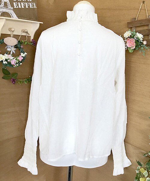 Tiffee SELECT（ティフィーセレクト）の「楊柳系スモッキングフリルネックブラウス（シャツ/ブラウス・レディース・ホワイト・M）」の4枚目の写真