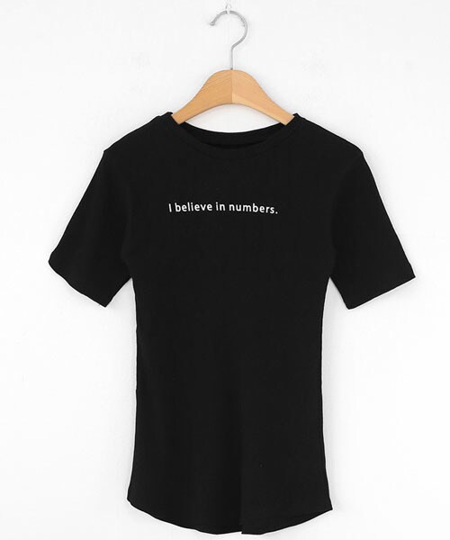 DHOLIC（ディーホリック）の「ミニレタリングスリムTシャツ（Tシャツ/カットソー・レディース・パープル/ホワイト/ベージュ/ピンク/ブラック・FREE）」の3枚目の写真