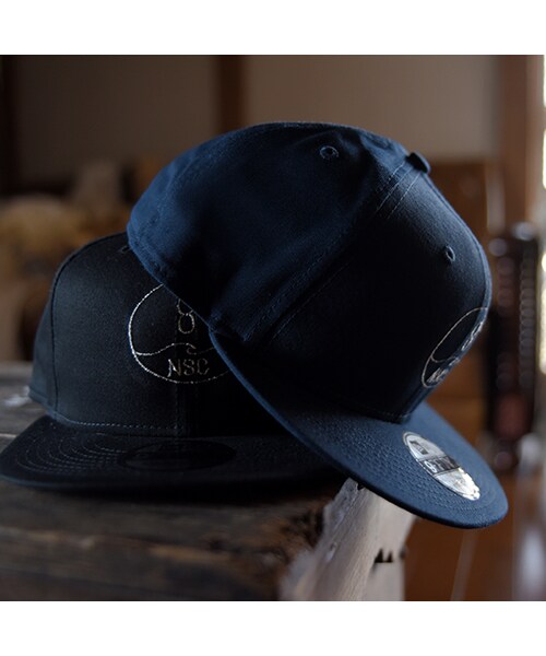 Number8 SURF CLUB(ナンバーエイトサーフクラブ)の「NUMBER8 SURF CLUB × NEW ERA ベースボールキャップ 9FIFTY SNAPBACK(キャップ・レディース・ブラック/ディープネイビー・FREE)」の3枚目の写真