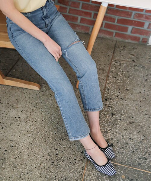 DHOLIC(ディーホリック)の「カットポイントウォッシュドデニムパンツ(デニムパンツ・レディース・ブルー・S/M)」の1枚目の写真