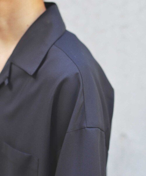 LIDNM（リドム）の「マイクロスパンオープンカラーシャツ（シャツ/ブラウス・メンズ・ブラック・S.M.L）」の6枚目の写真