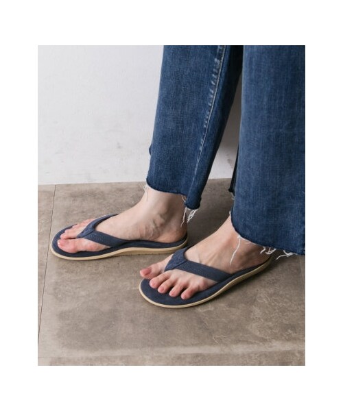 URBAN RESEARCH（アーバンリサーチ）の「ISLAND SLIPPER×URBAN RESEARCH 別注ナロートングサンダル（シューズ・レディース・NAVY/ELEFANT・5/6）」の8枚目の写真