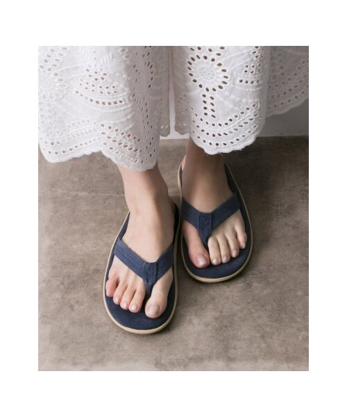 URBAN RESEARCH（アーバンリサーチ）の「ISLAND SLIPPER×URBAN RESEARCH 別注ナロートングサンダル（シューズ・レディース・NAVY/ELEFANT・5/6）」の7枚目の写真