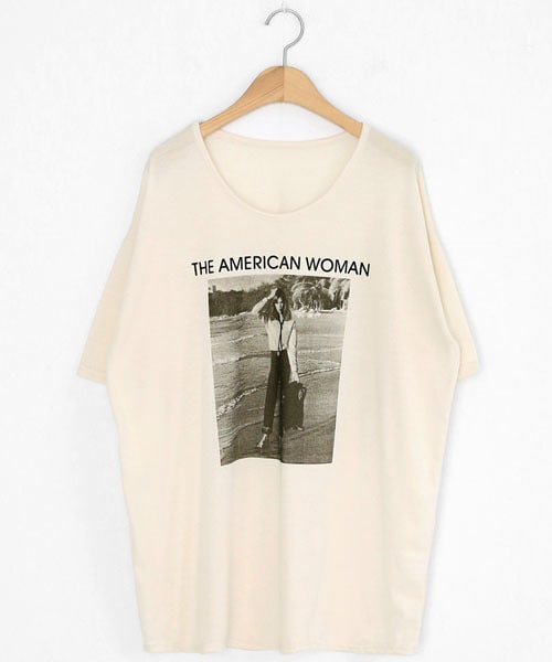 DHOLIC(ディーホリック)の「レタリングフォトプリントTシャツ(Tシャツ/カットソー・レディース・ブラック/ホワイト/グレー/ベージュ・FREE)」の4枚目の写真