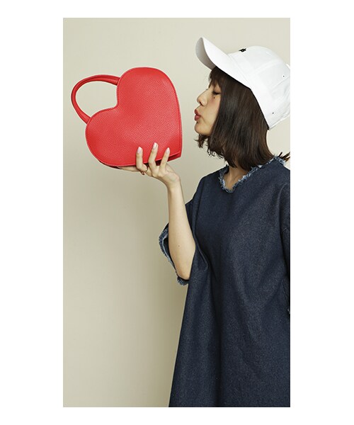 CHEER CLOSET(チアクローゼット)の「【前田希美】2Wayハートモチーフバッグ(ハンドバッグ・レディース・レッド/イエロー/ブラック/グリーン・F)」の1枚目の写真