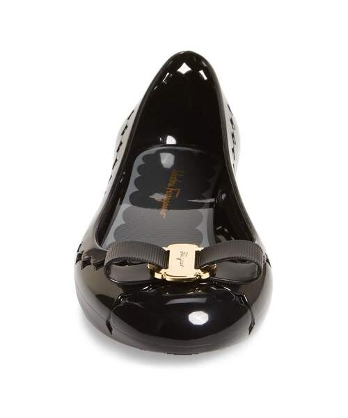 FERRAGAMO(フェラガモ)の「Salvatore Ferragamo Jelly Ballerina Flat(シューズ・レディース・Black/Pink・5 C/7 C/10 C/6 C/8 C/11 C/9 C)」の5枚目の写真