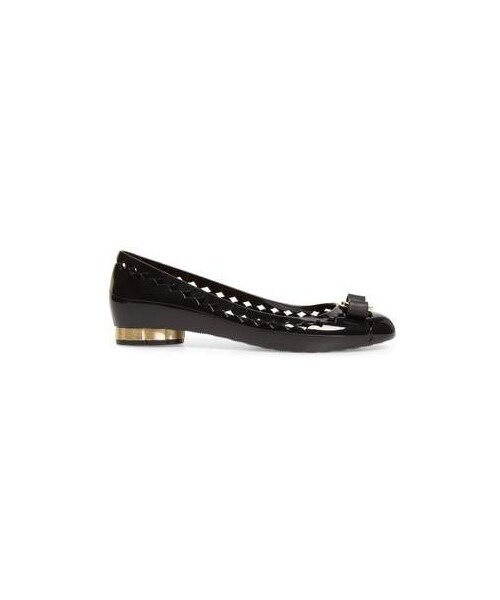 FERRAGAMO(フェラガモ)の「Salvatore Ferragamo Jelly Ballerina Flat(シューズ・レディース・Black/Pink・5 C/7 C/10 C/6 C/8 C/11 C/9 C)」の4枚目の写真