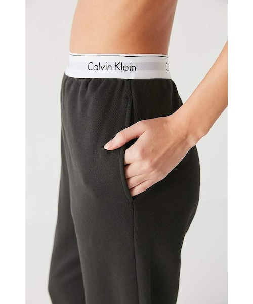 Calvin Klein（カルバン・クライン）の「Calvin Klein Modern Jogger Pant（その他パンツ・レディース・Black/Gray・XS/S/M/L）」の4枚目の写真