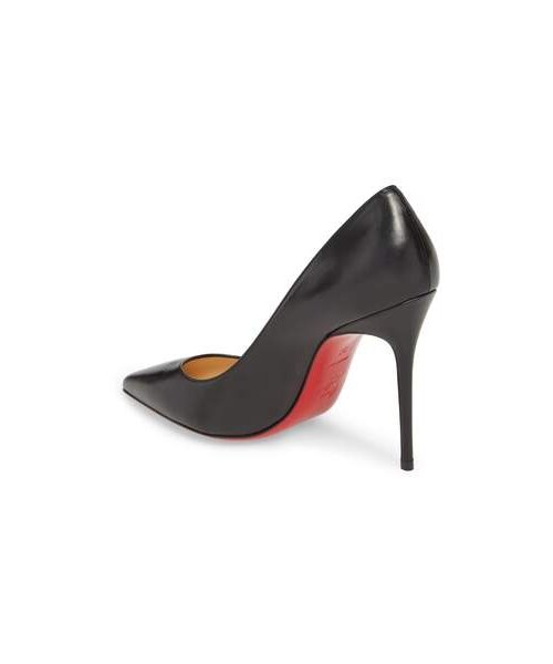 Christian Louboutin（クリスチャンルブタン）の「Christian Louboutin Decollete 554 Pointy Toe Pump（パンプス・レディース・Black・8.5us / 38.5eu/9.5us / 39.5eu/10.5us / 40.5eu/10us / 40eu/11us / 41eu/4us / 34eu/11.5us / 41.5eu/5us / 35eu/4.5us / 34.5eu/7us / 37eu/5.5us / 35.5eu/12us / 42eu/7.5us / 37.5eu/6us / 36eu/8us / 38eu/6.5us / 36.5eu/9us / 39eu）」の3枚目の写真