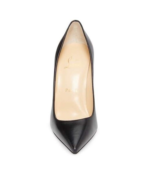 Christian Louboutin（クリスチャンルブタン）の「Christian Louboutin Decollete 554 Pointy Toe Pump（パンプス・レディース・Black・8.5us / 38.5eu/9.5us / 39.5eu/10.5us / 40.5eu/10us / 40eu/11us / 41eu/4us / 34eu/11.5us / 41.5eu/5us / 35eu/4.5us / 34.5eu/7us / 37eu/5.5us / 35.5eu/12us / 42eu/7.5us / 37.5eu/6us / 36eu/8us / 38eu/6.5us / 36.5eu/9us / 39eu）」の5枚目の写真