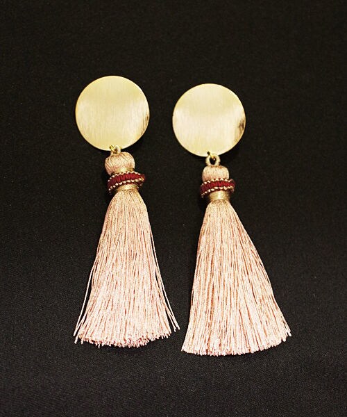 KiRi（キリ）の「タッセル（ピアス（両耳用）・レディース・グリーン/グレー/イエロー/ブラウン/ピンク・Free）」の5枚目の写真