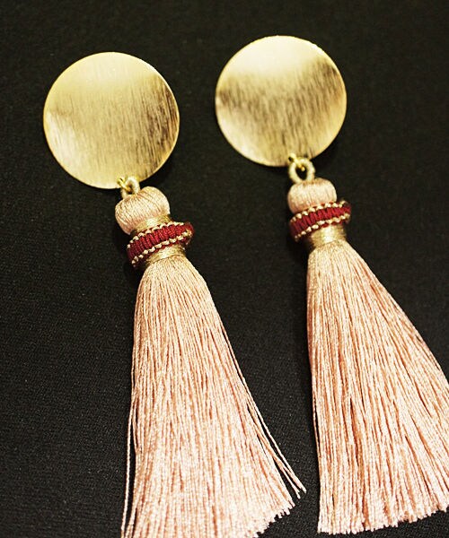 KiRi（キリ）の「タッセル（ピアス（両耳用）・レディース・グリーン/グレー/イエロー/ブラウン/ピンク・Free）」の11枚目の写真