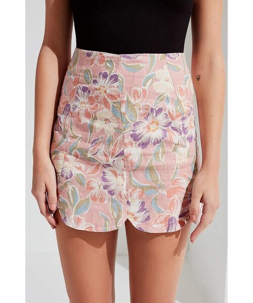 URBAN OUTFITTERS（アーバンアウトフィッターズ）の「Urban Outfitters UO Printed Scalloped Mini Skirt（スカート・レディース・Pink・XS/S/M/L/XL）」の5枚目の写真