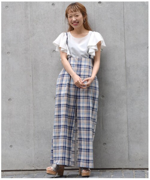 w closet(ダブルクローゼット)の「リネン混チェック柄肩ヒモ付きパンツ(パンツ・レディース・アイボリー/Dベージュ・FREE)」の3枚目の写真