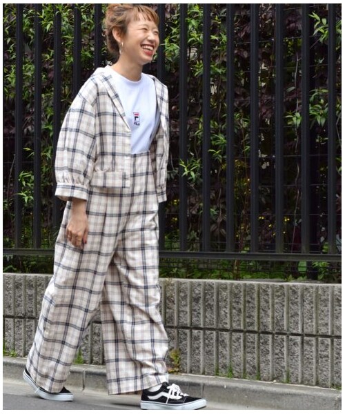 w closet(ダブルクローゼット)の「リネン混チェック柄肩ヒモ付きパンツ(パンツ・レディース・アイボリー/Dベージュ・FREE)」の16枚目の写真