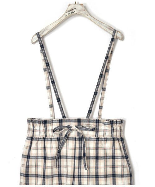 w closet(ダブルクローゼット)の「リネン混チェック柄肩ヒモ付きパンツ(パンツ・レディース・アイボリー/Dベージュ・FREE)」の7枚目の写真