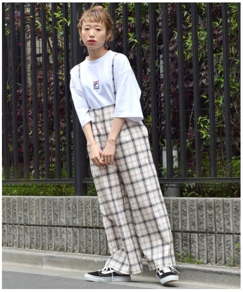 w closet(ダブルクローゼット)の「リネン混チェック柄肩ヒモ付きパンツ(パンツ・レディース・アイボリー/Dベージュ・FREE)」の4枚目の写真