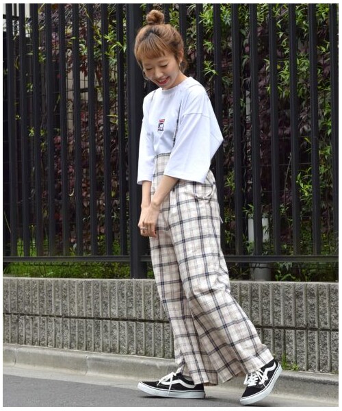 w closet(ダブルクローゼット)の「リネン混チェック柄肩ヒモ付きパンツ(パンツ・レディース・アイボリー/Dベージュ・FREE)」の15枚目の写真