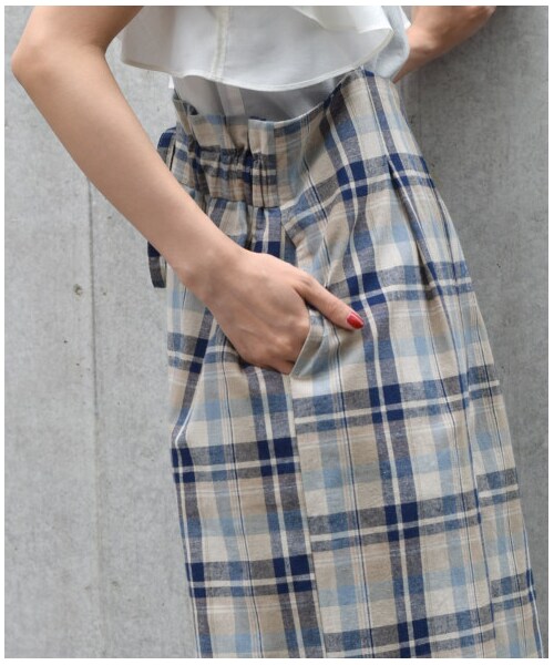 w closet(ダブルクローゼット)の「リネン混チェック柄肩ヒモ付きパンツ(パンツ・レディース・アイボリー/Dベージュ・FREE)」の20枚目の写真