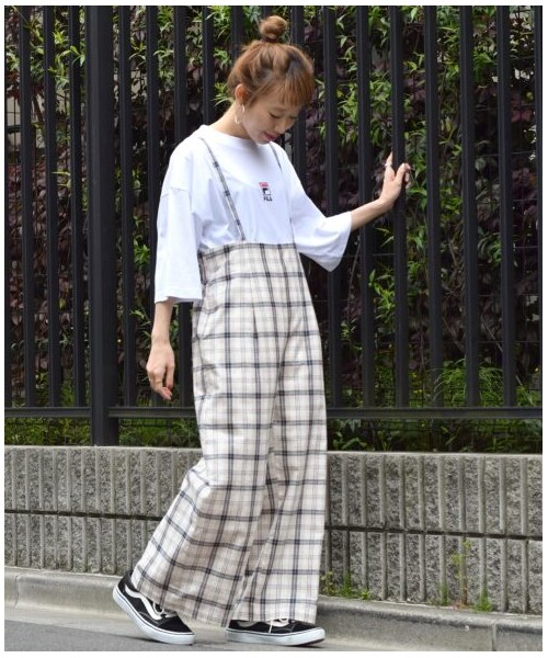 w closet(ダブルクローゼット)の「リネン混チェック柄肩ヒモ付きパンツ(パンツ・レディース・アイボリー/Dベージュ・FREE)」の11枚目の写真