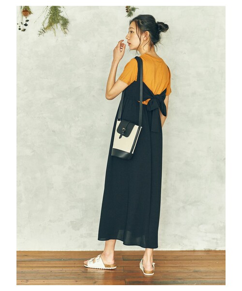 earth music&ecology（アースミュージックアンドエコロジー）の「・バックシャンマキシワンピース（ワンピース/ドレス・ブラック/マスタード/ダークグリーン・F）」の2枚目の写真