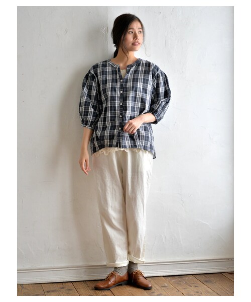 Samansa Mos2（サマンサ モスモス）の「イージーテーパードパンツ（パンツ・オフホワイト/ブラック/ベージュ/ブルー・F）」の3枚目の写真
