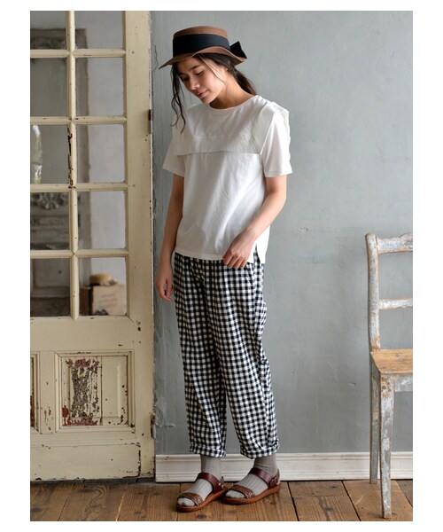 Samansa Mos2（サマンサ モスモス）の「イージーテーパードパンツ（パンツ・オフホワイト/ブラック/ベージュ/ブルー・F）」の4枚目の写真