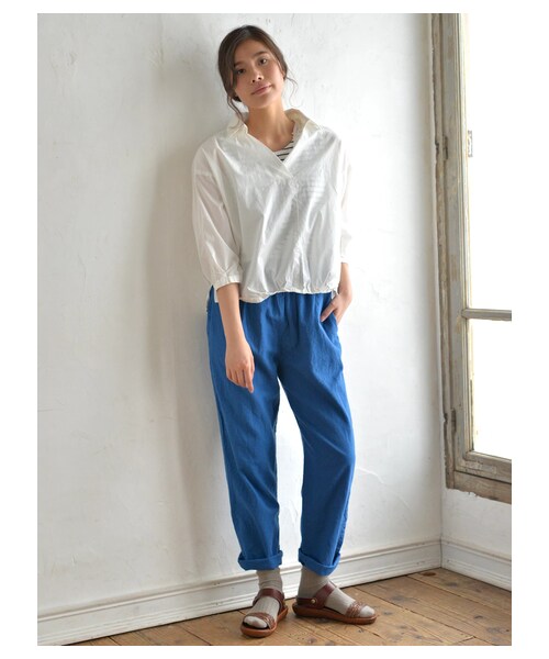 Samansa Mos2（サマンサ モスモス）の「イージーテーパードパンツ（パンツ・オフホワイト/ブラック/ベージュ/ブルー・F）」の2枚目の写真