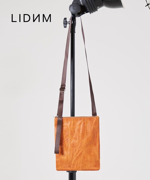 LIDNM(リドム)の「プルアップレザーサコッシュ【キャメル】(ボディバッグ/ウエストポーチ・メンズ・ブラウン・F)」の1枚目の写真