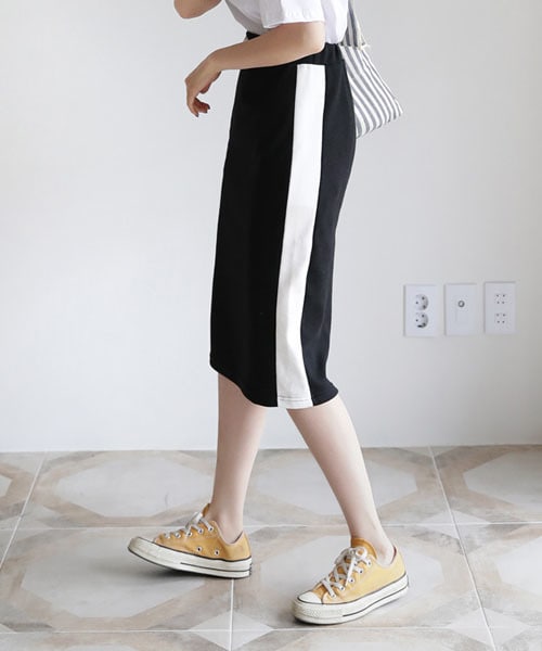 DHOLIC(ディーホリック)の「サイドラインミディスカート(スカート・レディース・ブラック/グレー/パープル/レッド・FREE)」の1枚目の写真