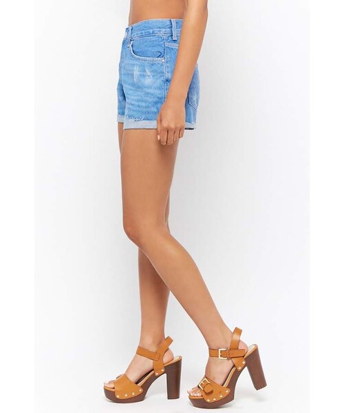 FOREVER 21（フォーエバー トゥエンティーワン）の「Forever 21 Distressed Button-Fly Denim Shorts（その他パンツ・レディース・Blue・24/25/26/27/28/29/30/31）」の3枚目の写真