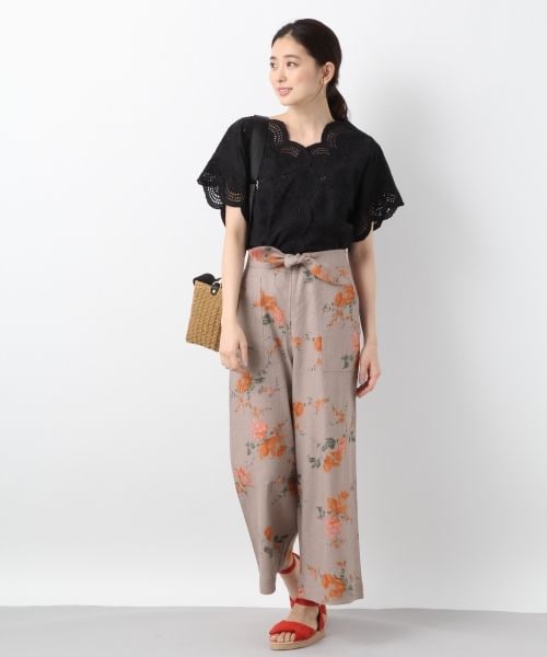 LEPSIM（レプシィム）の「アイレットレースセンターフロントブラウス／ＳＳ（トップス・オフ/ブラック/イエロー/フクシャパープル）」の9枚目の写真