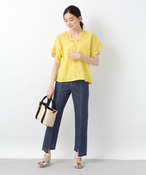 LEPSIM（レプシィム）の「アイレットレースセンターフロントブラウス／ＳＳ（トップス・オフ/ブラック/イエロー/フクシャパープル）」の7枚目の写真