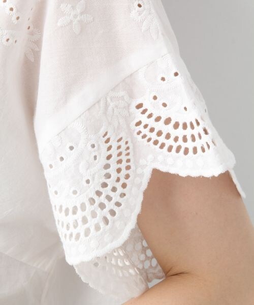 LEPSIM（レプシィム）の「アイレットレースセンターフロントブラウス／ＳＳ（トップス・オフ/ブラック/イエロー/フクシャパープル）」の18枚目の写真