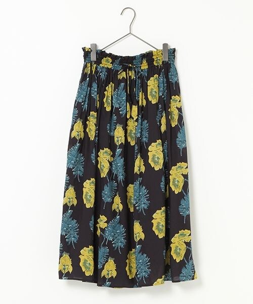studio CLIP（スタディオクリップ）の「[ADVANCE LINE]ボタニカルプリントロングスカート（スカート・ブラック×オレンジ/ネイビー×イエロー）」の2枚目の写真