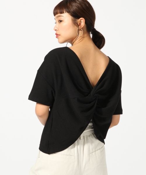 LOWRYS FARM（ローリーズファーム）の「ワッフルバッククロス／ＳＳ（トップス・オフ/ブラック/グリーン）」の2枚目の写真