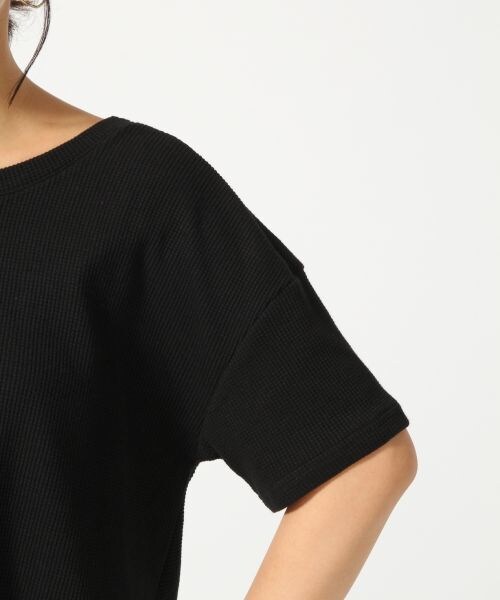 LOWRYS FARM（ローリーズファーム）の「ワッフルバッククロス／ＳＳ（トップス・オフ/ブラック/グリーン）」の11枚目の写真