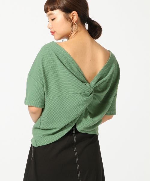 LOWRYS FARM（ローリーズファーム）の「ワッフルバッククロス／ＳＳ（トップス・オフ/ブラック/グリーン）」の6枚目の写真