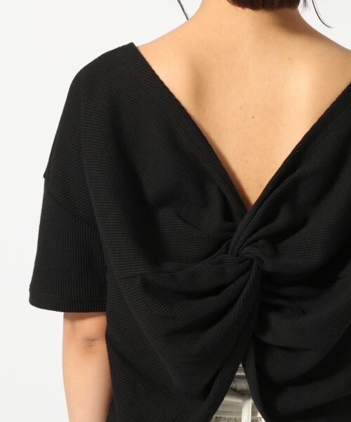 LOWRYS FARM（ローリーズファーム）の「ワッフルバッククロス／ＳＳ（トップス・オフ/ブラック/グリーン）」の13枚目の写真