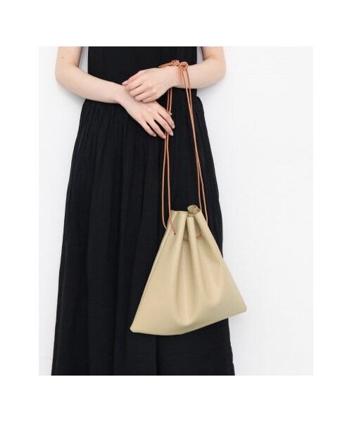 KBF（ケイビーエフ）の「巾着ショルダーバッグ（バッグ・レディース・BLACK/BEIGE/ORANGE・one）」の4枚目の写真