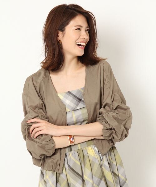 BABYLONE（バビロン）の「６０ローンタックギャザーブルゾン（ジャケット/アウター・オフホワイト/ブラック/カーキ）」の11枚目の写真