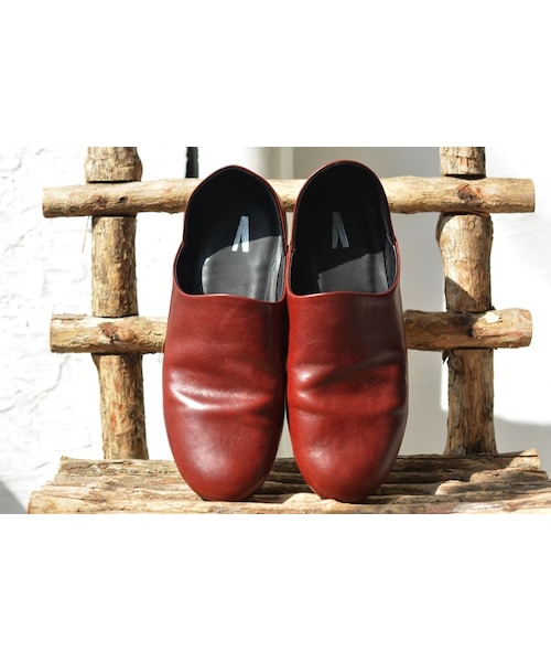 AUTTAA（アウッタ）の「AUTTAA ルームシューズ OVIE STUDIO limited（その他シューズ・レディース・ブラック/レッド・36/38/40/42/44/46）」の2枚目の写真