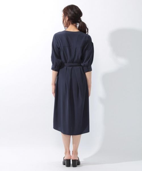 laboratory work（ラボラトリーワーク）の「ドルマンショートスリーブトロミワンピース（ワンピース/ドレス・グレーベージュ/キャメル/ネイビー）」の12枚目の写真