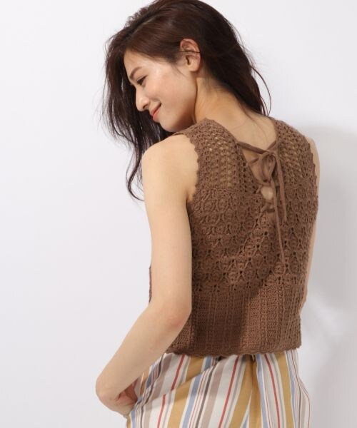 laboratory work（ラボラトリーワーク）の「カギ針ノースリプルオーバー（トップス・ホワイト/ブラウン/イエロー）」の2枚目の写真