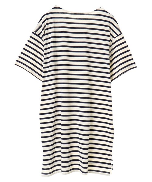 E hyphen world gallery(イーハイフンワールドギャラリー)の「・ドロップショルダーTワンピース(ワンピース/ドレス・オフホワイト/ブラック/カーキ/ボーダーアイボリー/ボーダーネイビー・F)」の2枚目の写真