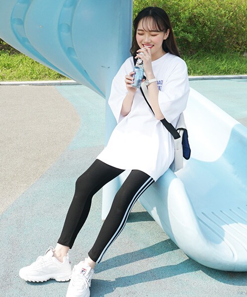 SONA（ソナ）の「PPUM PPUM LEGGINGS（その他パンツ・レディース・White/Red/Pink/Blue/Silver・Mサイズ/Lサイズ）」の2枚目の写真